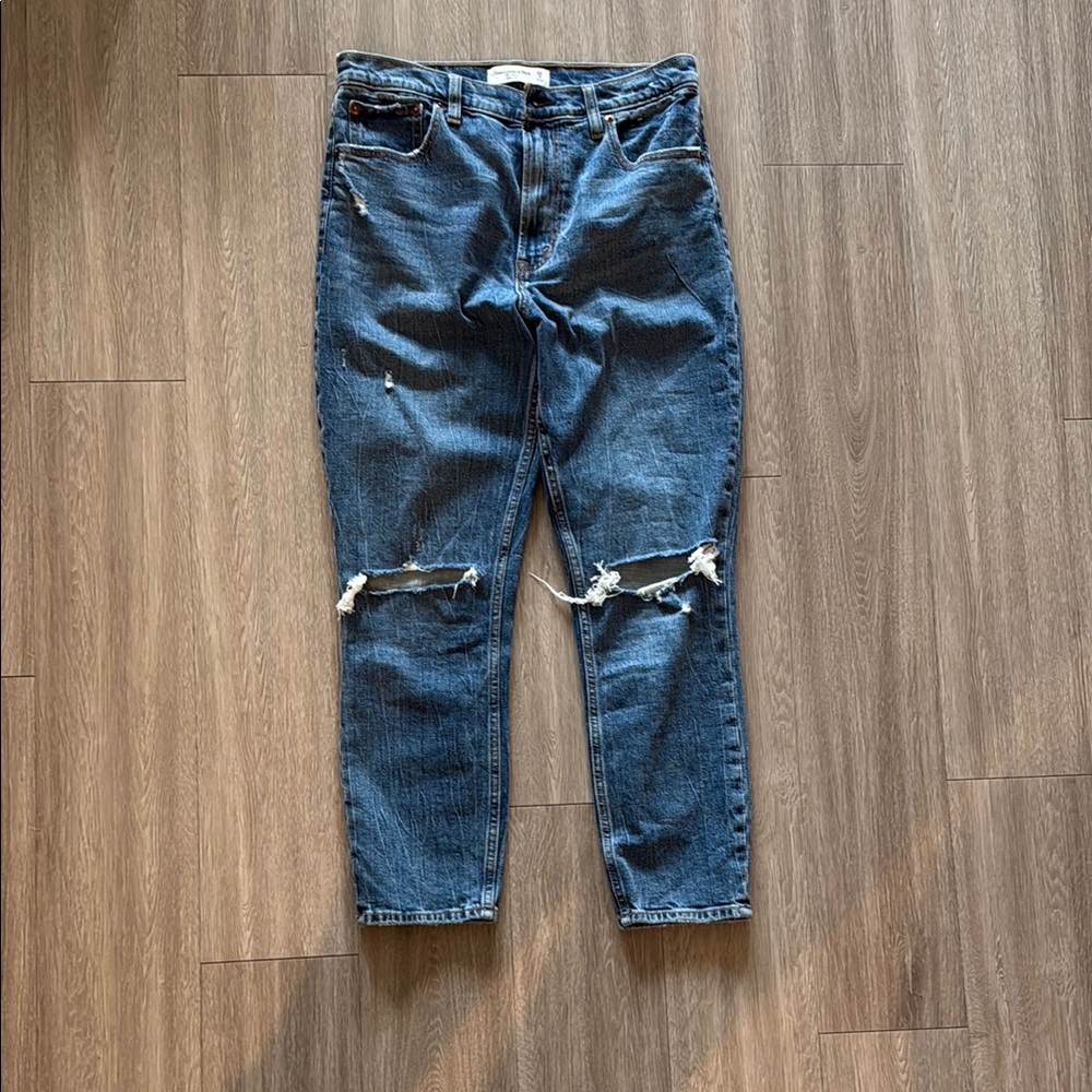 Abercrombie and Fitch women’s distressed skinny leg high rise jeans size 29